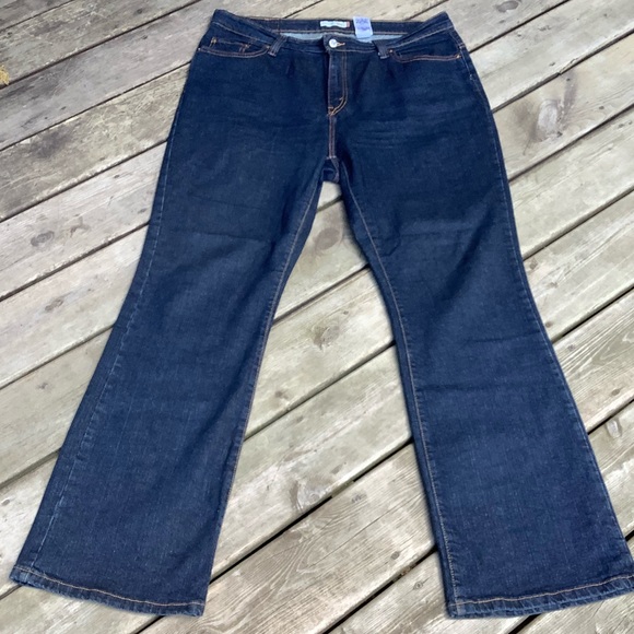 Levi's Denim - Levi’s 515 Bootcut Dark Rinse Jeans-Women’s Sz 18W ⭐️ EUC ⭐️